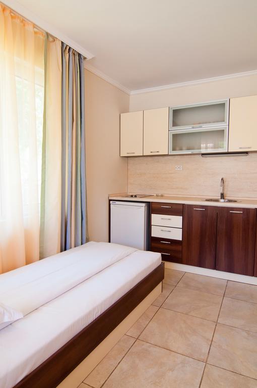 Guest House Hiora Ahtopol Exterior photo