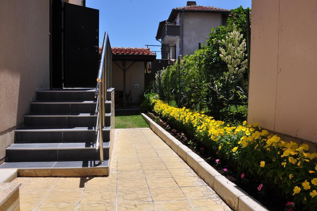 Guest House Hiora Ahtopol Exterior photo