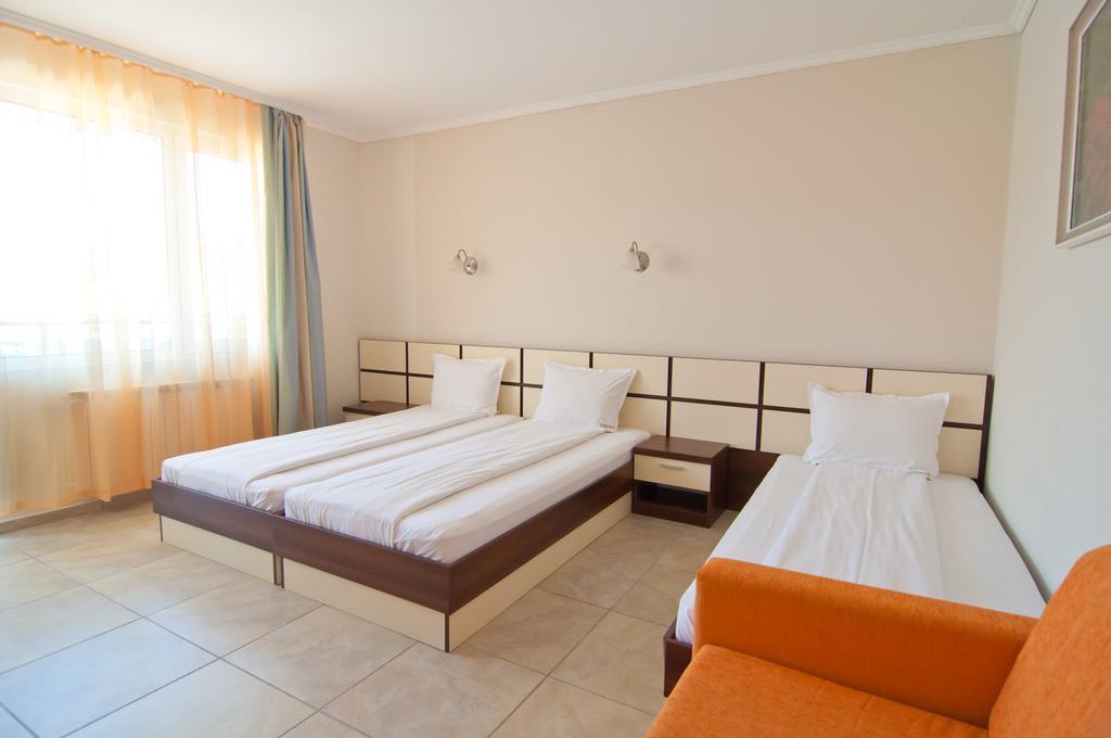 Guest House Hiora Ahtopol Exterior photo